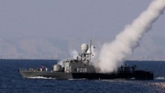 Diese Archivaufnahme aus dem Jahr 2012 zeigt ein Übungsmanöver der iranischen Marine in der ...