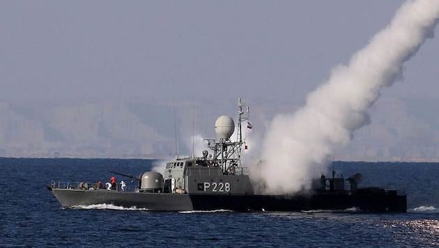 Diese Archivaufnahme aus dem Jahr 2012 zeigt ein Übungsmanöver der iranischen Marine in der ...