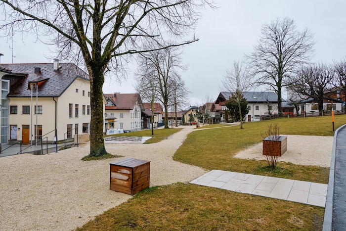 Der Dorfplatz ist fertiggestellt.