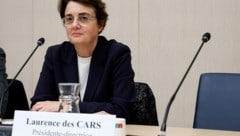 Louvre-Direktorin Laurence des Cars tritt nach den jüngsten Skandalen und Zwischenfällen zurück.