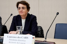 Louvre-Direktorin Laurence des Cars tritt nach den jüngsten Skandalen und Zwischenfällen zurück.