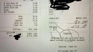 Der Kellner soll sich das großzügige Trinkgeld einfach selbst eingetragen haben.