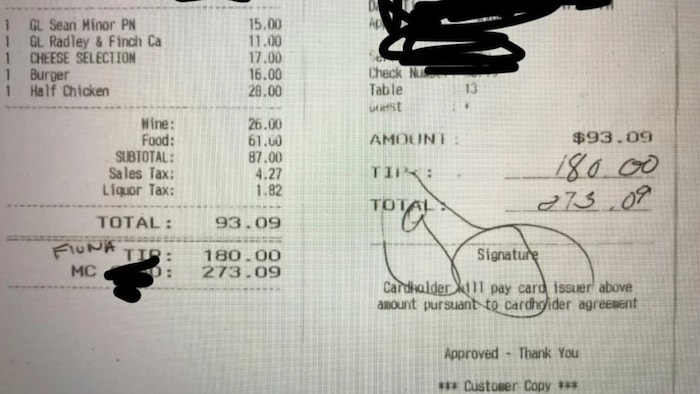 Der Kellner soll sich das großzügige Trinkgeld einfach selbst eingetragen haben.