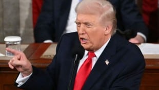 Trump äußerte sich vor dem Abflug nach Texas mit Blick auf ein mögliches militärisches Vorgehen ...