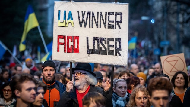 Tausende marschierten in Bratislava für die Ukraine auf.