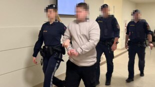 Der Angeklagte am Mittwoch vor Gericht. 