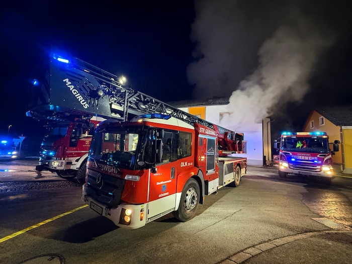 130 Feuerwehrleute im Einsatz standen beim Großbrand in Rohr im Einsatz.