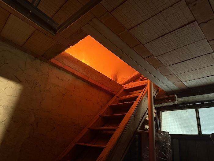 130 Feuerwehrleute im Einsatz standen beim Großbrand in Rohr im Einsatz.