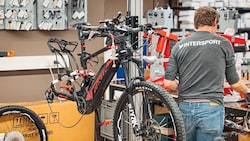Fahrräder, die auch im Winter im Einsatz waren, brauchen regelmäßige Wartung. Die „Radkrone“ ...