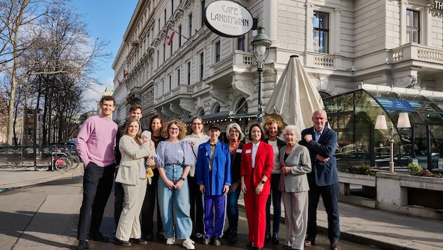Als Haus der Gespräche, Ideen und gesellschaftlichen Debatten knüpft das Kaffeehaus an seine ...
