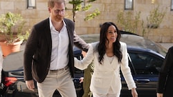 Prinz Harry und Herzogin Meghan reisten nach Jordanien. Es ist der erste Auftritt des Paares ...