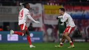 Yan Diomande (li.) hat in dieser Saison bei RB Leipzig viel Grund zum Jubeln. 