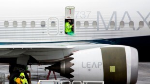 An einer Boeing 737 MAX 8 der American Airlines wurde eine Beschädigung am Querruder ...