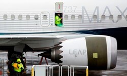 An einer Boeing 737 MAX 8 der American Airlines wurde eine Beschädigung am Querruder ...