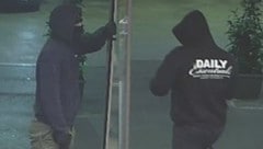 Zwei Tankstellen im Wiener Bezirk Donaustadt nahmen die Unbekannten ins Visier. Sie entkamen mit ...