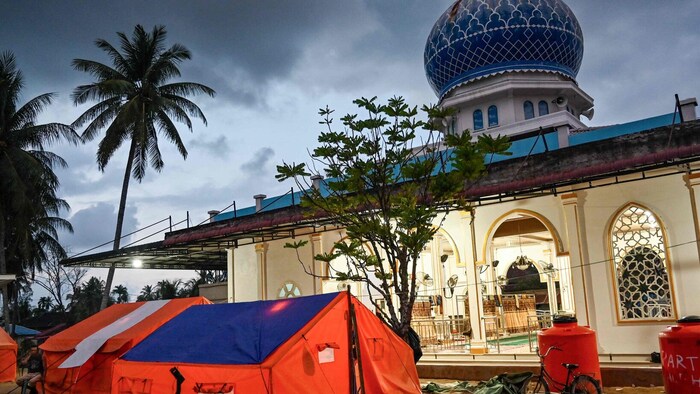 Zelte dienen den Flutbetroffenen als vorübergehende Unterkunft.