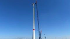 In Deutschland sind zwei Monteure bei einem Absturz im Inneren eines Windrad-Turms ums Leben ...