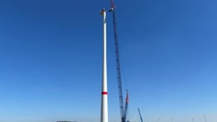 In Deutschland sind zwei Monteure bei einem Absturz im Inneren eines Windrad-Turms ums Leben ...