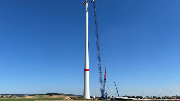 In Deutschland sind zwei Monteure bei einem Absturz im Inneren eines Windrad-Turms ums Leben ...