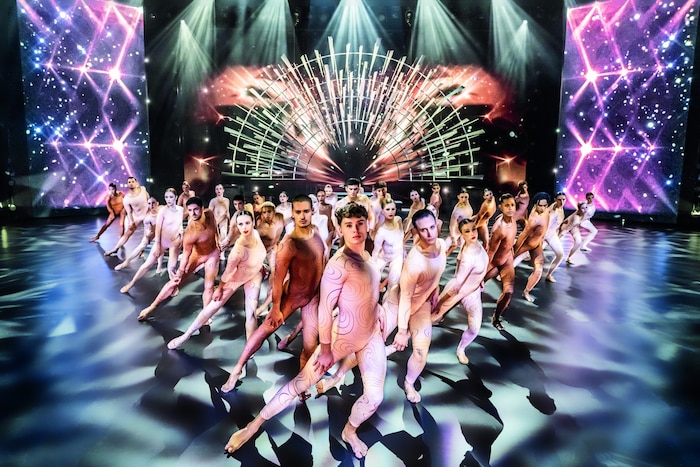 Ausflug in eine Traumwelt: Die große Show „Blinded by Delight“ im Friedrichstadtpalast.