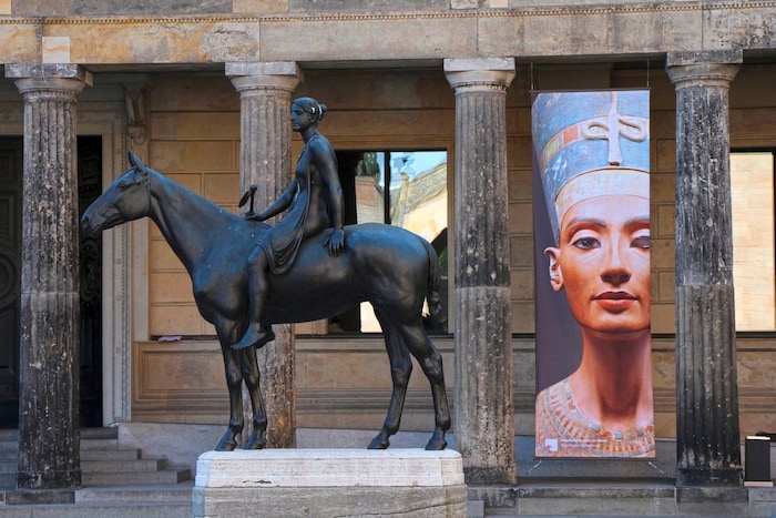 Die Büste der Nofretete ist der „Star“ unter den Exponaten des Neuen Museums.