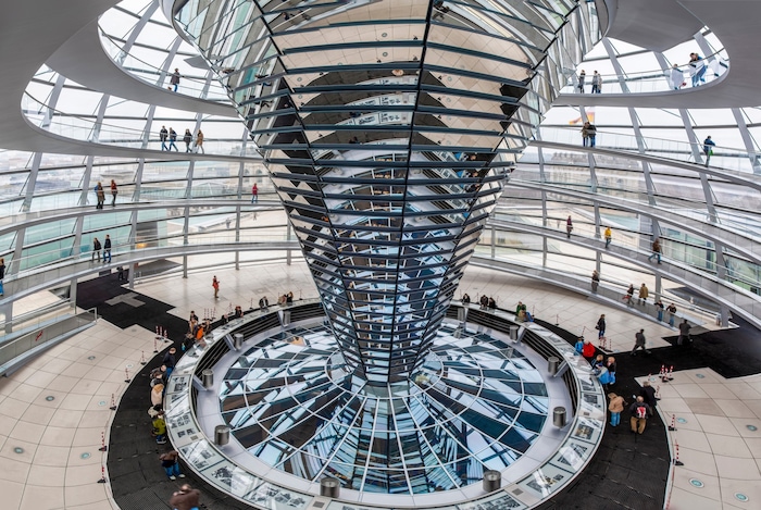 Blick in die Kuppel des Deutschen Bundestags.