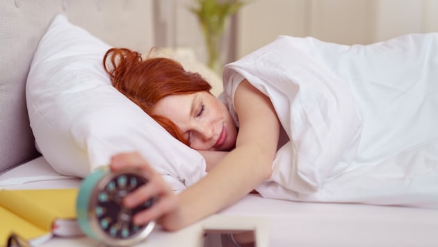 Snooze-Taste drücken und ein paar Minuten weiterschlummern – wirkt sich das auf den ...