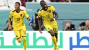 Enner Valencia (re.) ist Ecuadors Rekordtorschütze bei Weltmeisterschaften.