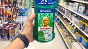 Das Kult-Maskottchen hängt das weiße Leiberl an den Nagel.