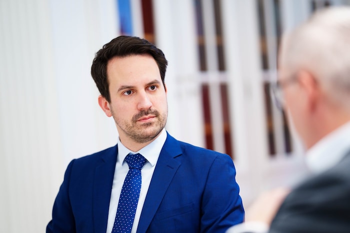 Bildungsminister Christoph Wiederkehr verteidigte in der Nationalratssitzung seine Reformpläne, ...