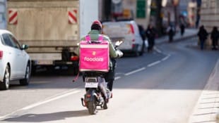E-Mopeds, die aktuell als Fahrräder gelten, werden in das Kraftfahrgesetz überführt und damit ...