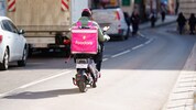 E-Mopeds, die aktuell als Fahrräder gelten, werden in das Kraftfahrgesetz überführt und damit ...