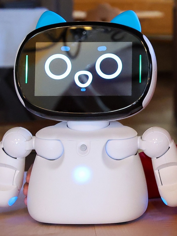 Roboter-Dame Yuna wird an Hotelrezeptionen eingesetzt.