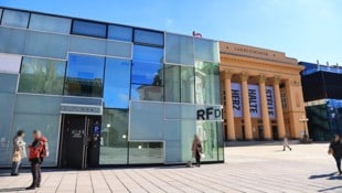 Beim Kubus vor dem Landestheater naht eine Lösung.