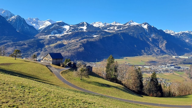 Ausblick von Laz auf den Walgau.