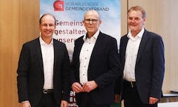 Gemeindeverbandschef Walter Gohm (Mitte) mit seinen Stellvertretern Dieter Egger (l.) und Georg ...
