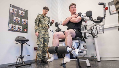 Lukas Rauschenberger (18) aus Leibnitz am Kraftstuhl