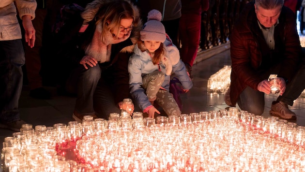 Tausende Kerzen wurden in der Franziskanerkirche in St. Pölten entzündet. Als sichtbares Zeichen ...