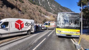 Die beiden Unfallfahrzeuge wurden stark beschädigt.