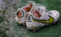 Im Kärntner Unterhaus schnürt ein Team weniger die Fußballschuhe.