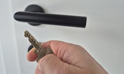 Die Kosten für Immobilien dürften auch in den kommenden Jahren weiter zulegen. Daher entscheiden ...