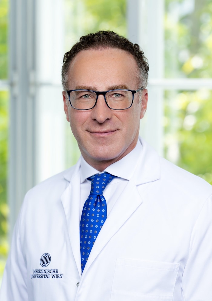 Shahrokh Shariat rät Laien von „jeglichen Selbstversuchen“ mit den Beschneidungs-Sets ab.