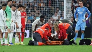 Raúl Asencio lag  nahezu regungslos auf dem Boden.