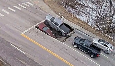 Unvermittelt gab die Straße in Omaha nach – der Vorfall ging zum Glück glimpflich aus.