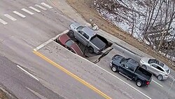 Unvermittelt gab die Straße in Omaha nach – der Vorfall ging zum Glück glimpflich aus.