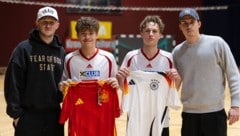 Auch die Influencer Dennis Salioski (ganz links) und Filip Milenov (ganz rechts) waren ...