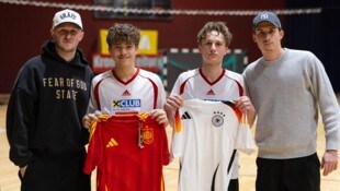 Auch die Influencer Dennis Salioski (ganz links) und Filip Milenov (ganz rechts) waren ...