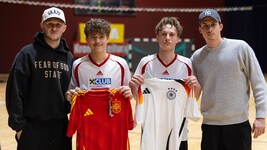 Auch die Influencer Dennis Salioski (ganz links) und Filip Milenov (ganz rechts) waren ...