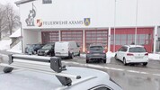 Drei Verbotsschilder sind allein auf diesem Bild zu sehen, trotzdem parken fünf (!) Autos direkt ...