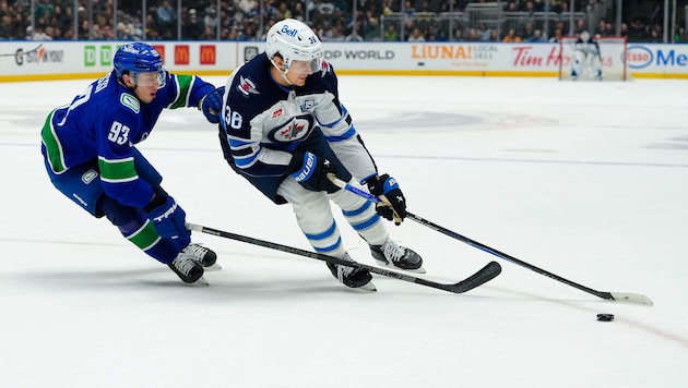 Marco Rossi (links) hat sein erstes Match seit Ende Dezember bestritten.